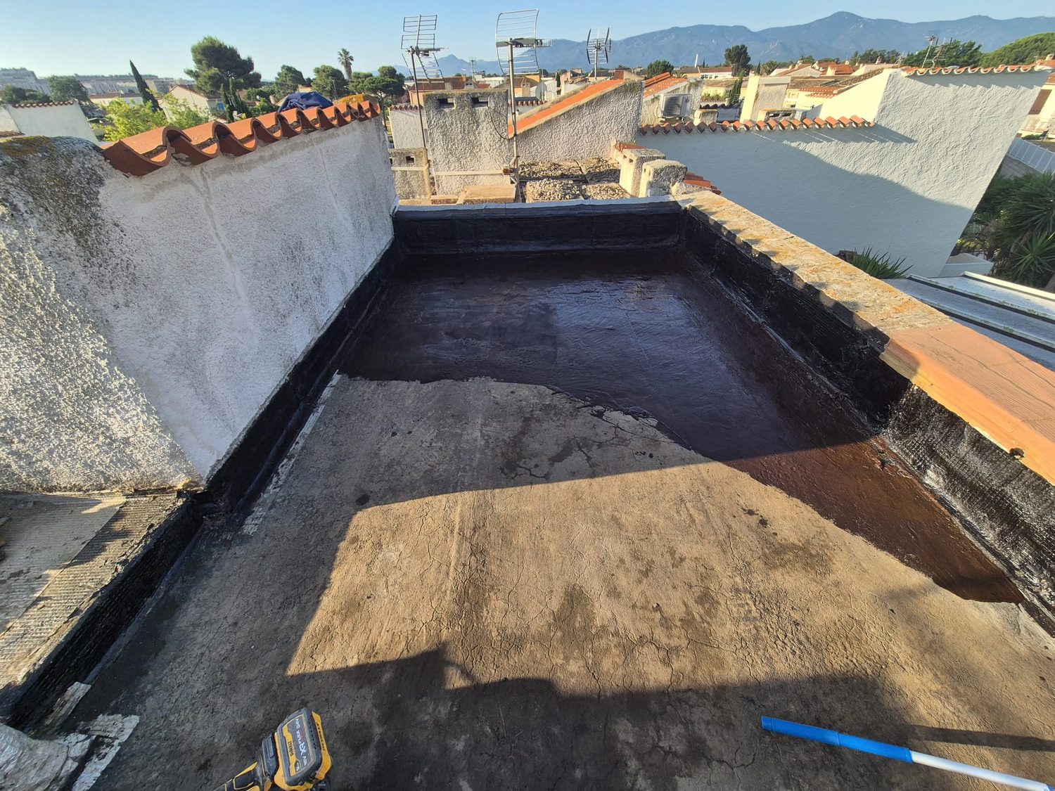 Préparation d’un toit-terrasse avant travaux d’étanchéité à Saint-Cyprien
